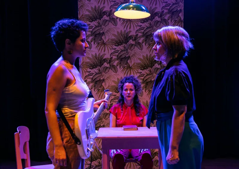 Espetáculo “Senhora X, Senhorita Y” celebra o Mês do Orgulho com três apresentações gratuitas no Teatro Manás